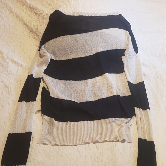 Brandy Melville Tops - 👕Brandy Melville sweater